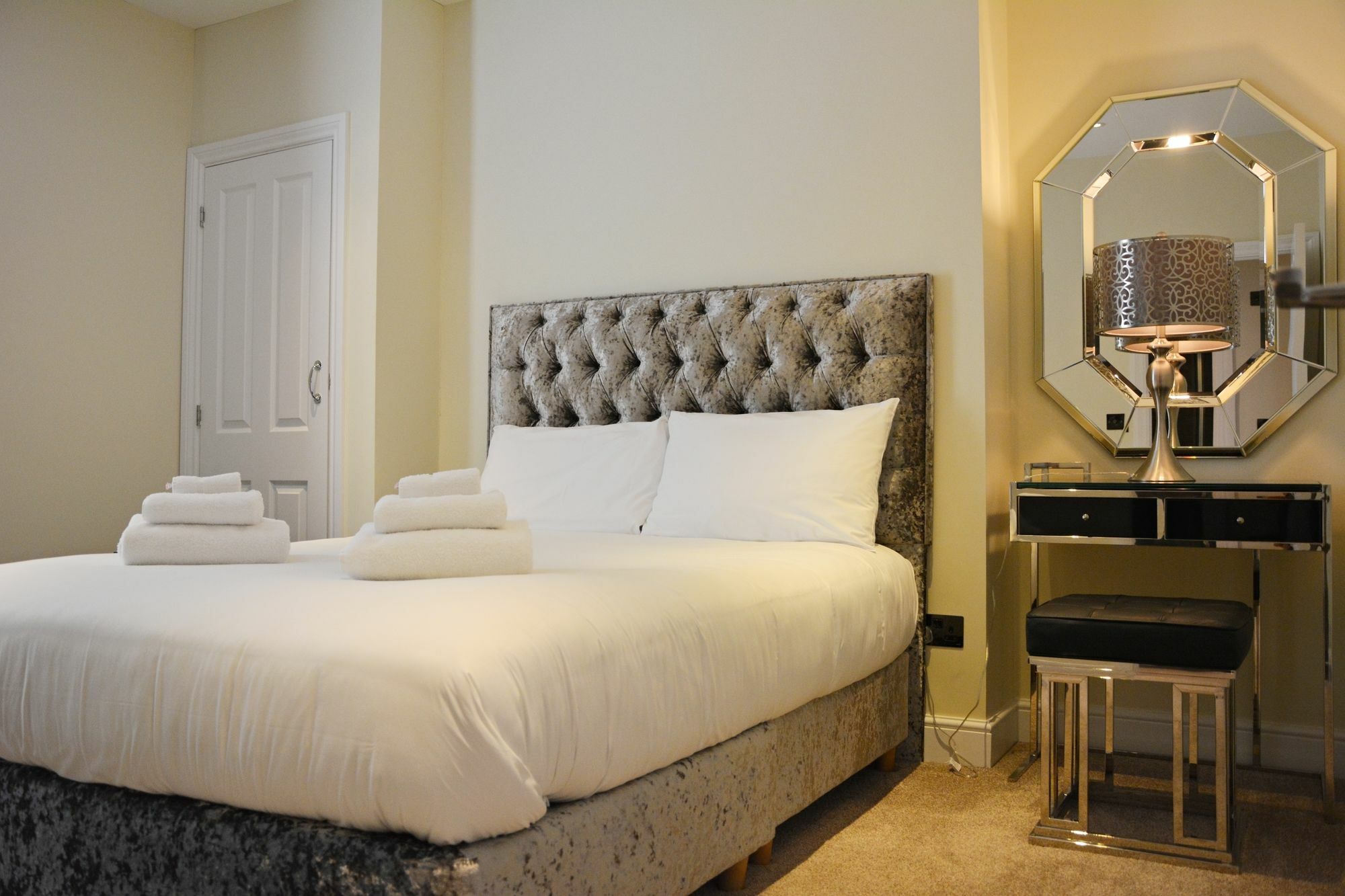 Pinnacle Residences - Cambridge Екстер'єр фото